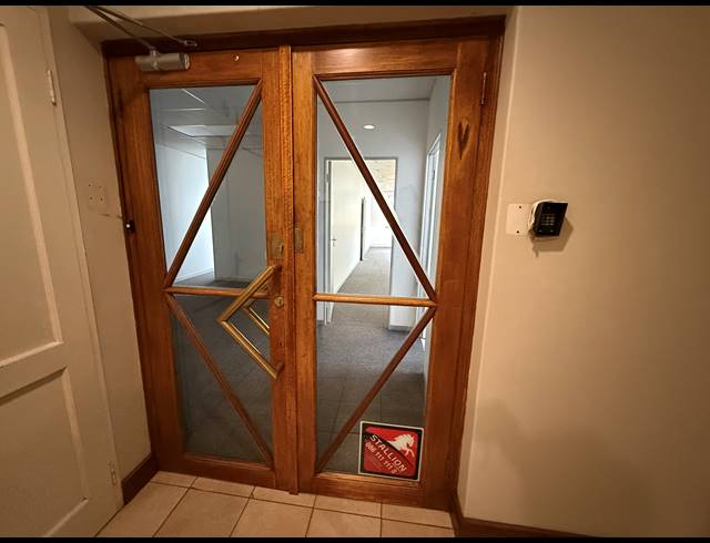 144M² OFFICE TO LET IN RIVIERA